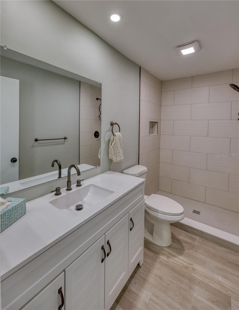 4318 GREAT LAKES DRIVE — photo 14 of 38