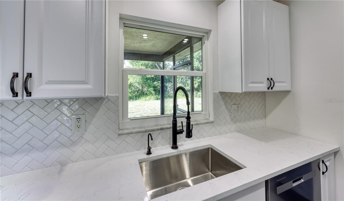 4318 GREAT LAKES DRIVE — photo 10 of 38