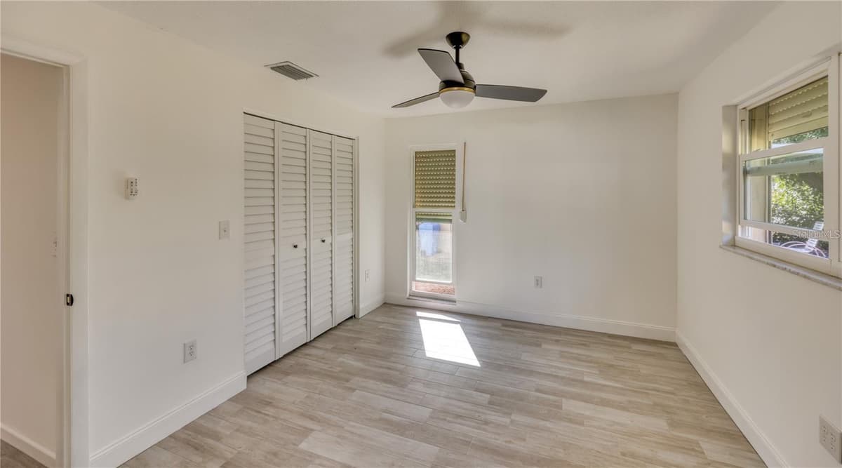 4318 GREAT LAKES DRIVE — photo 11 of 38