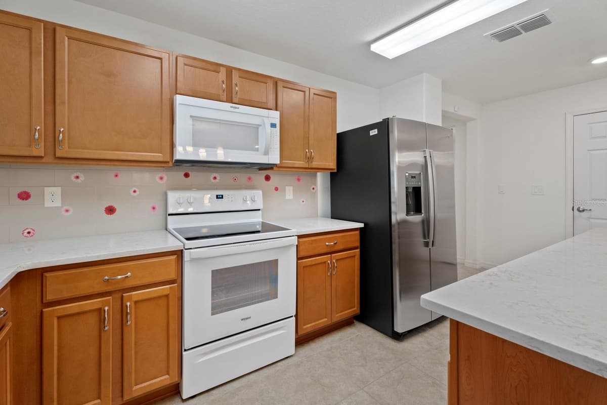 4521 CASABLANCA AVENUE — photo 12 of 59