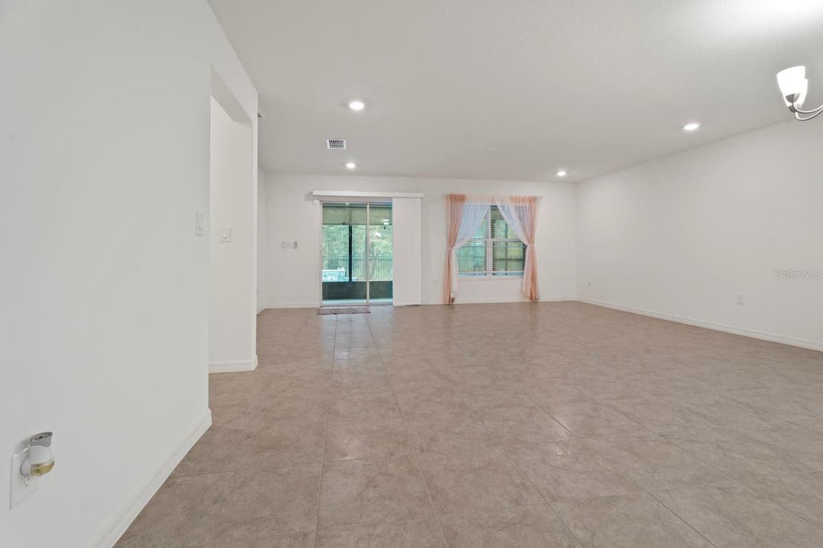 4521 CASABLANCA AVENUE — photo 40 of 59