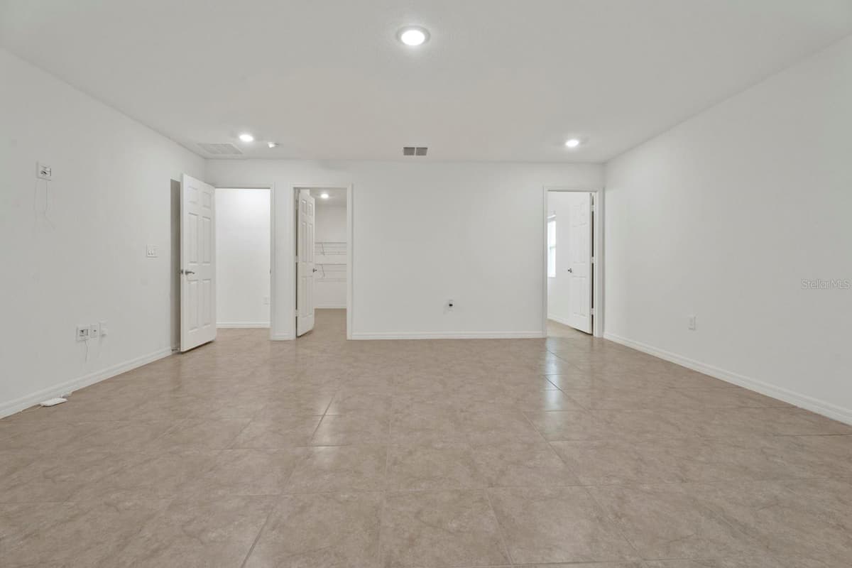 4521 CASABLANCA AVENUE — photo 24 of 59