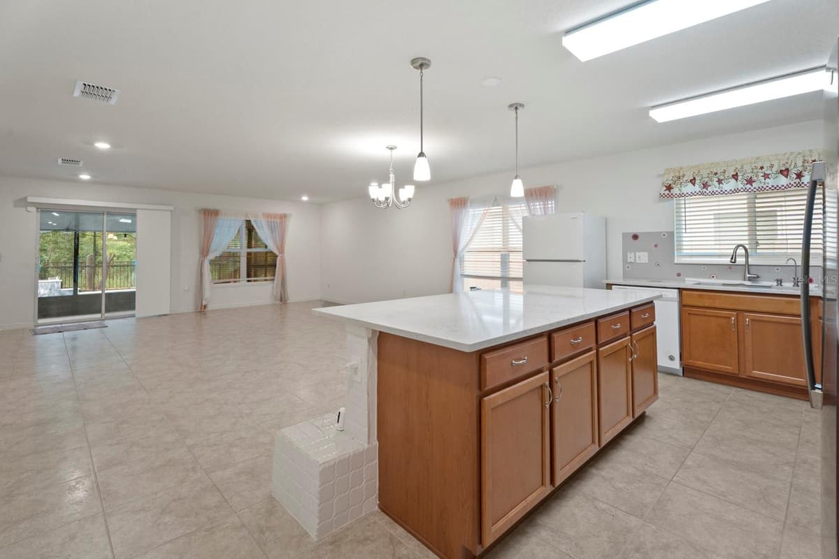 4521 CASABLANCA AVENUE — photo 11 of 59