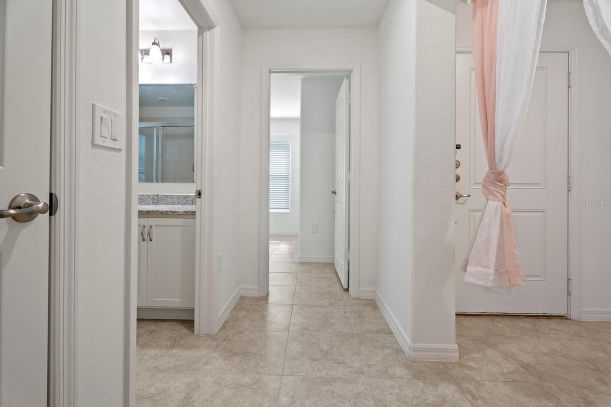 4521 CASABLANCA AVENUE — photo 8 of 59