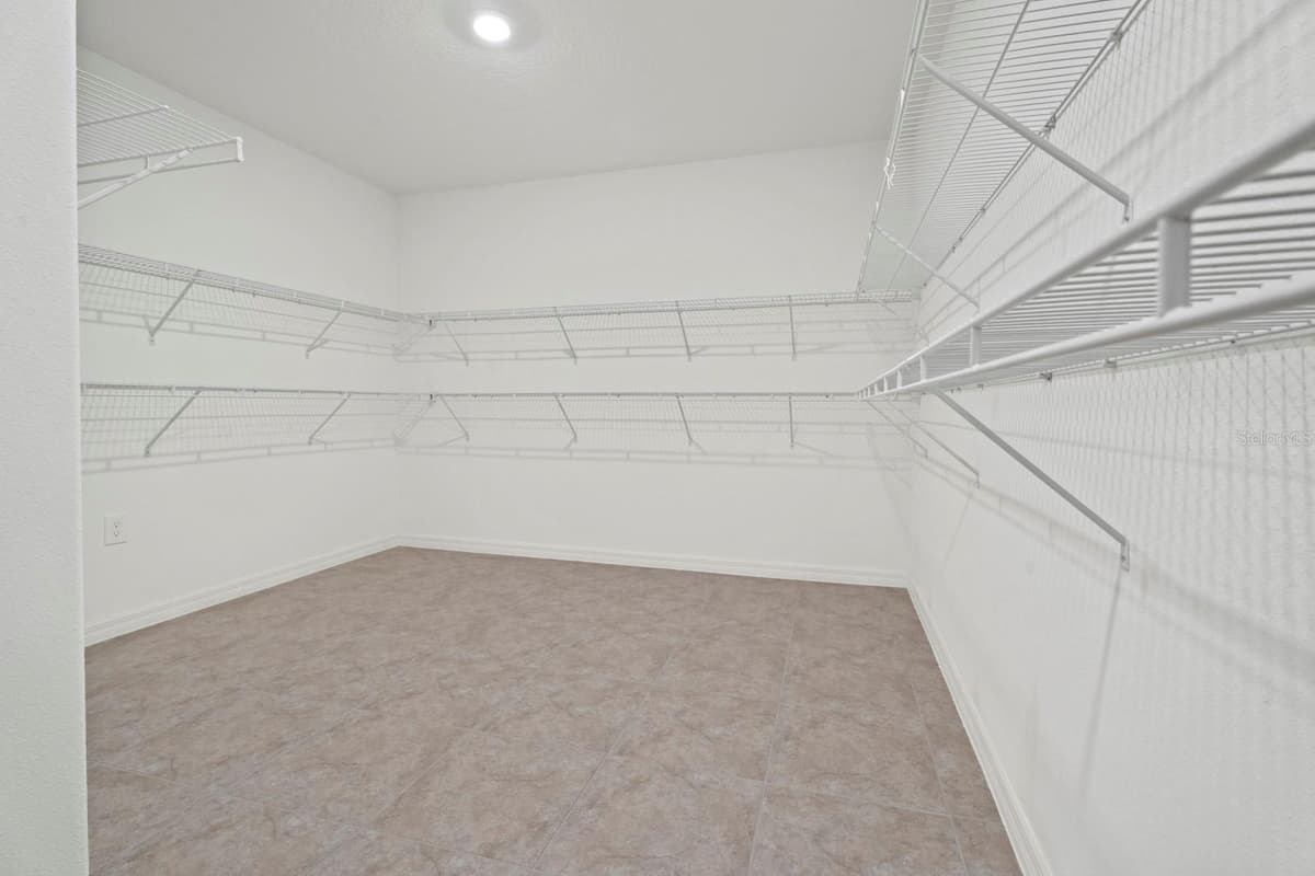 4521 CASABLANCA AVENUE — photo 28 of 59