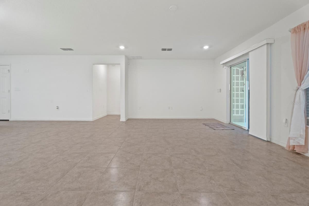 4521 CASABLANCA AVENUE — photo 35 of 59