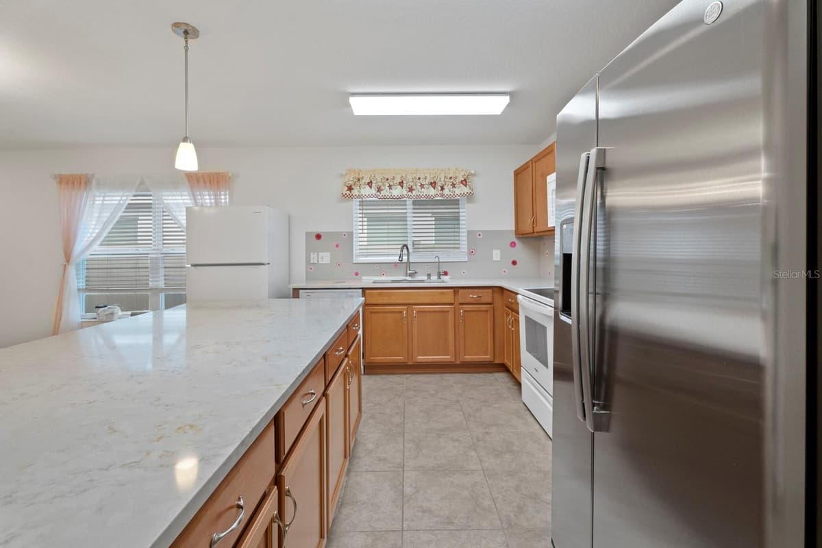 4521 CASABLANCA AVENUE — photo 14 of 59