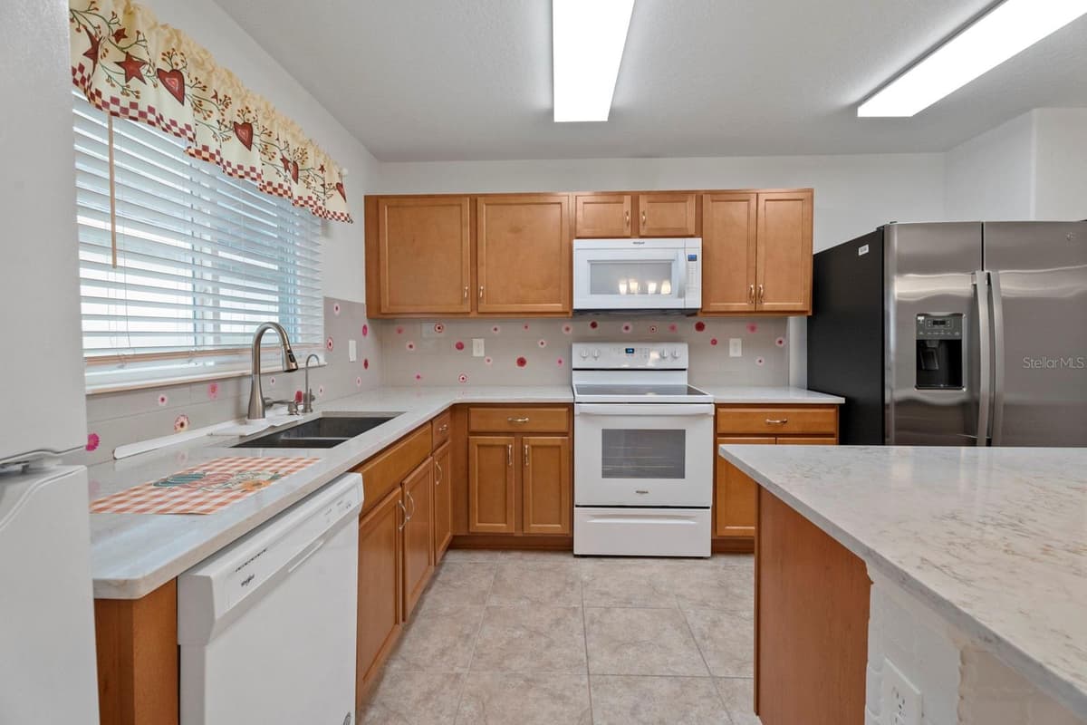 4521 CASABLANCA AVENUE — photo 15 of 59