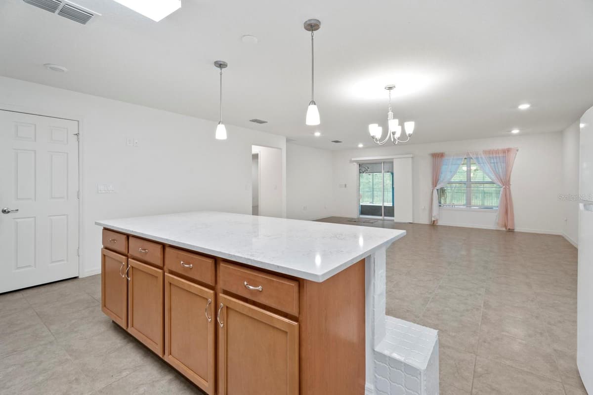 4521 CASABLANCA AVENUE — photo 13 of 59
