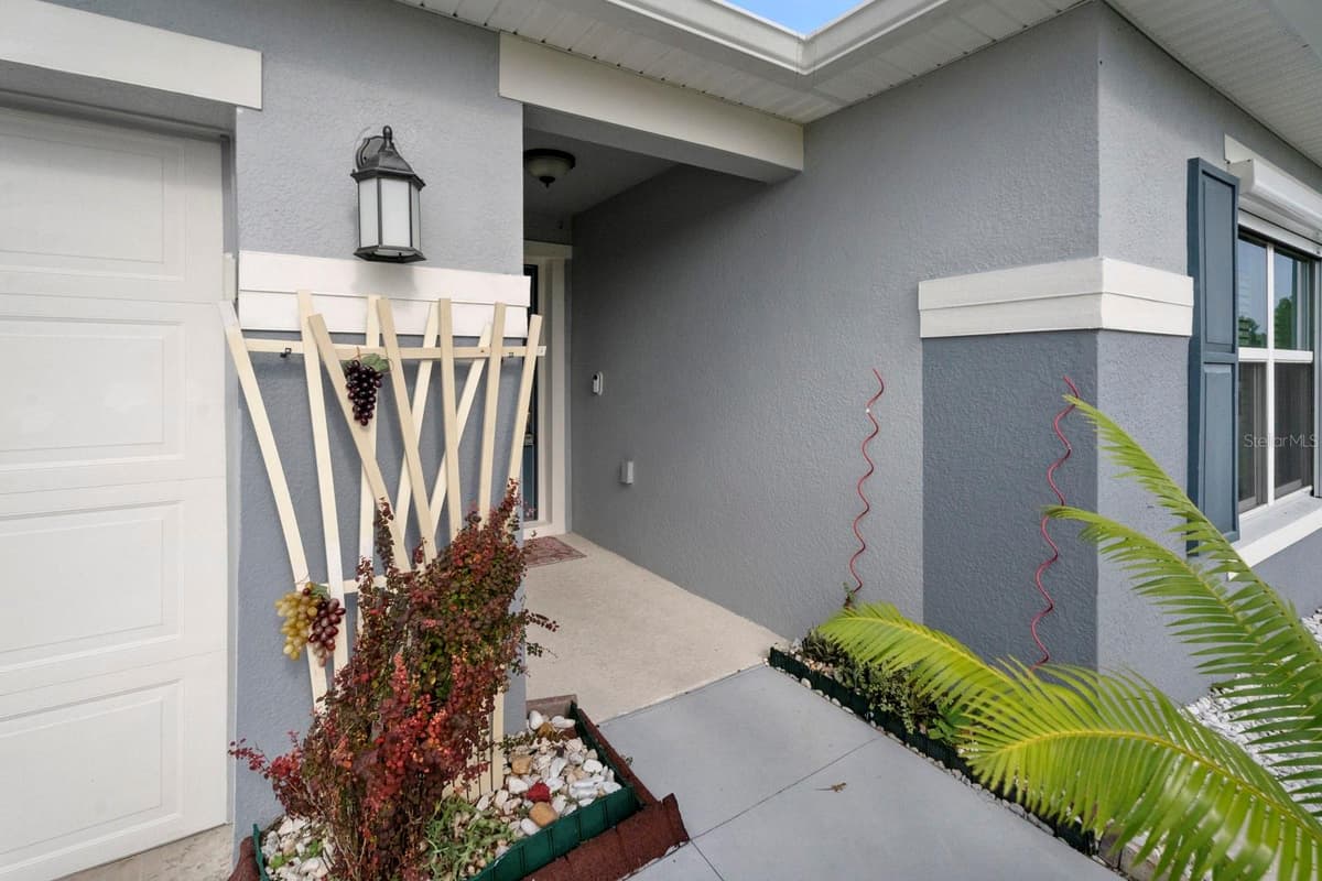 4521 CASABLANCA AVENUE — photo 5 of 59