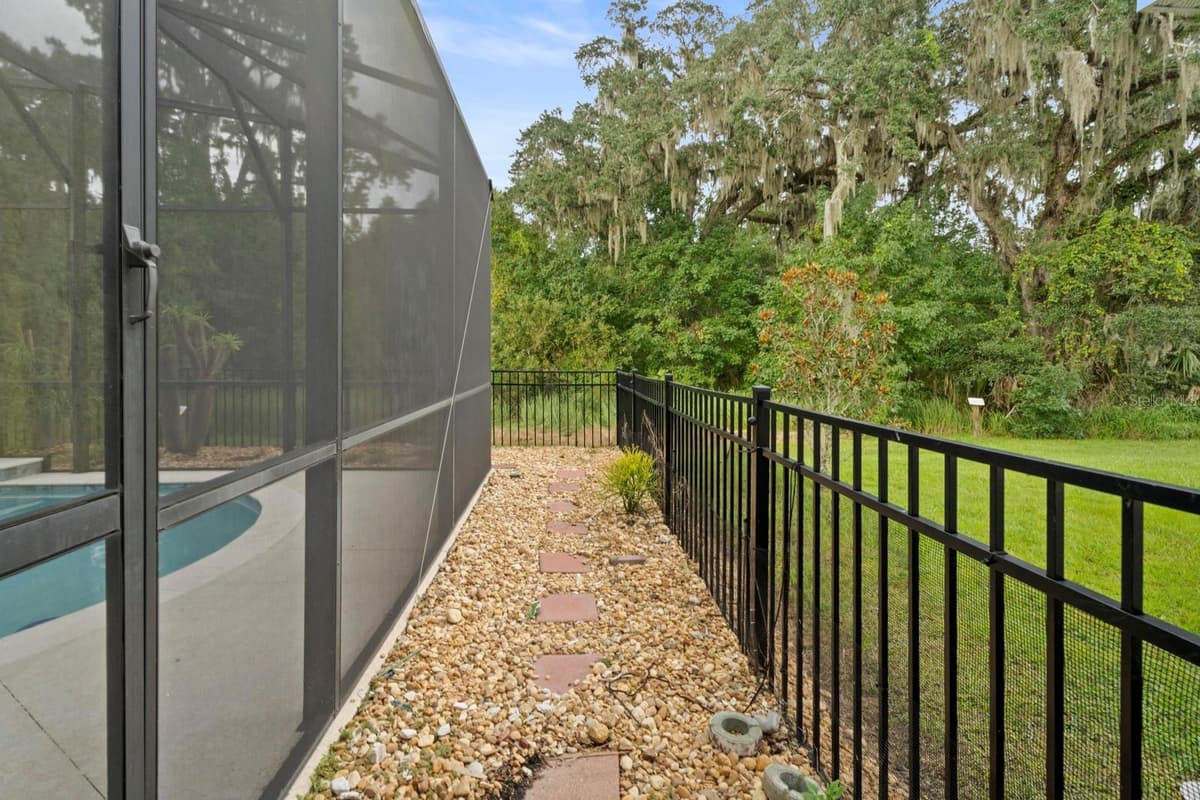 4521 CASABLANCA AVENUE — photo 54 of 59
