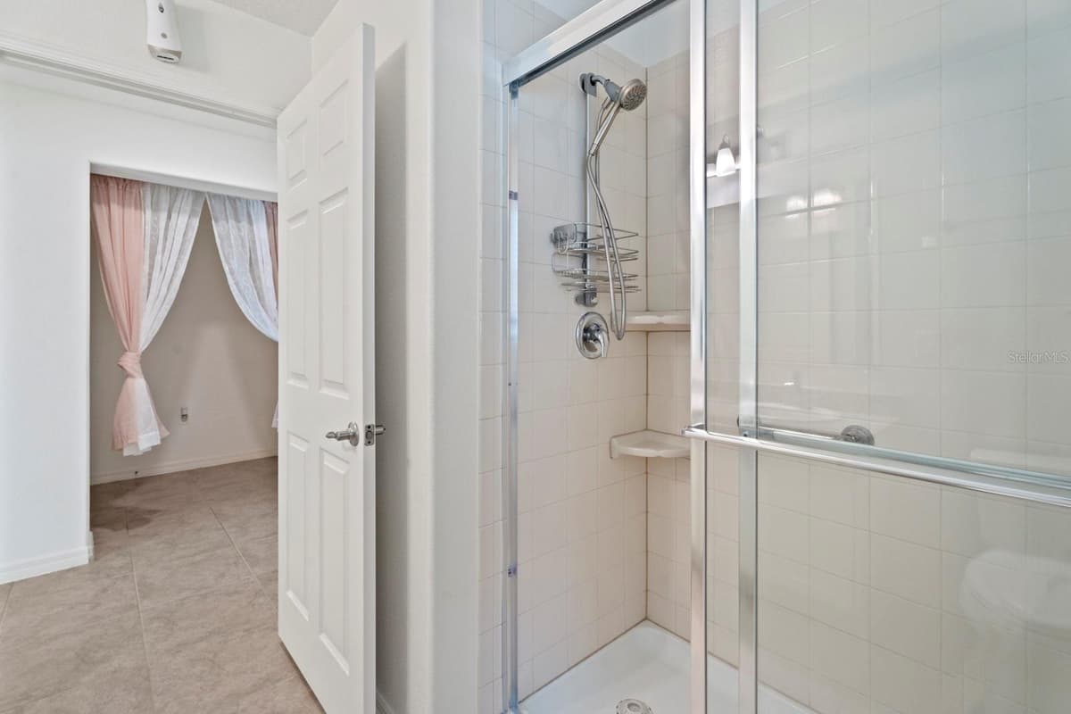 4521 CASABLANCA AVENUE — photo 17 of 59