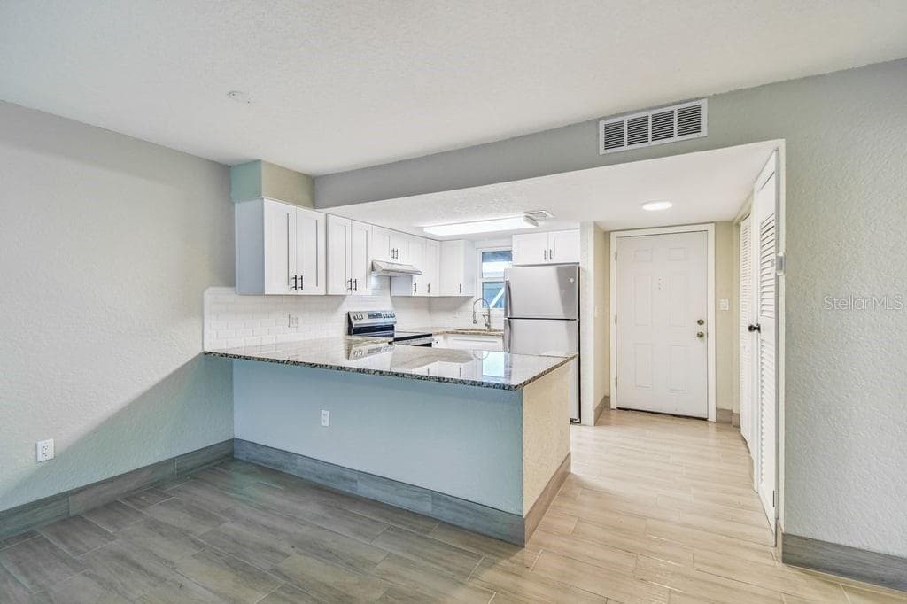 4829 ONYX LANE — photo 5 of 10