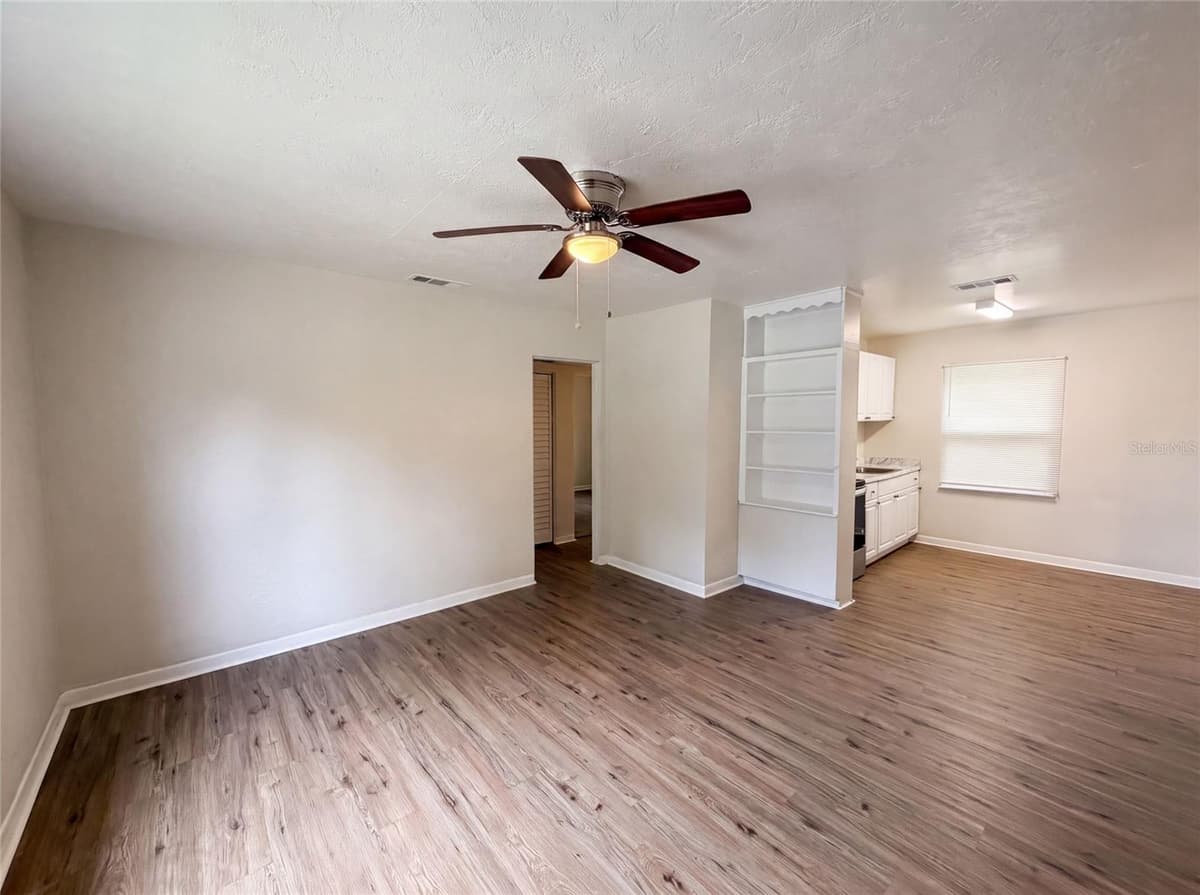706 FLANDERS AVENUE — photo 3 of 19