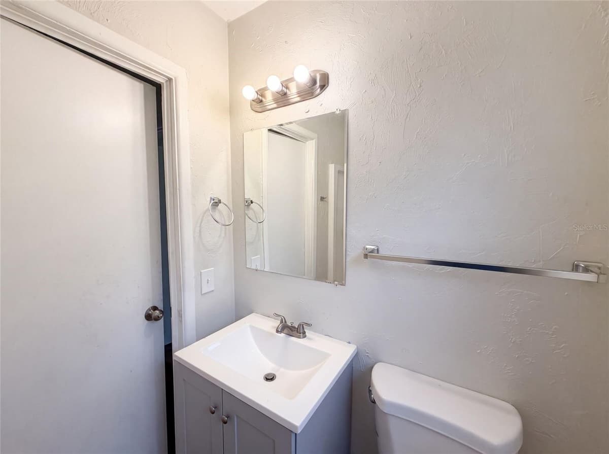 706 FLANDERS AVENUE — photo 10 of 19