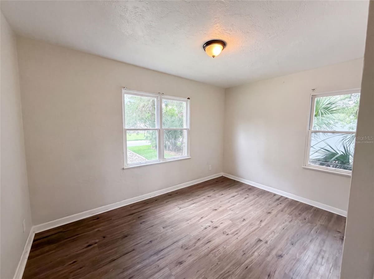 706 FLANDERS AVENUE — photo 4 of 19
