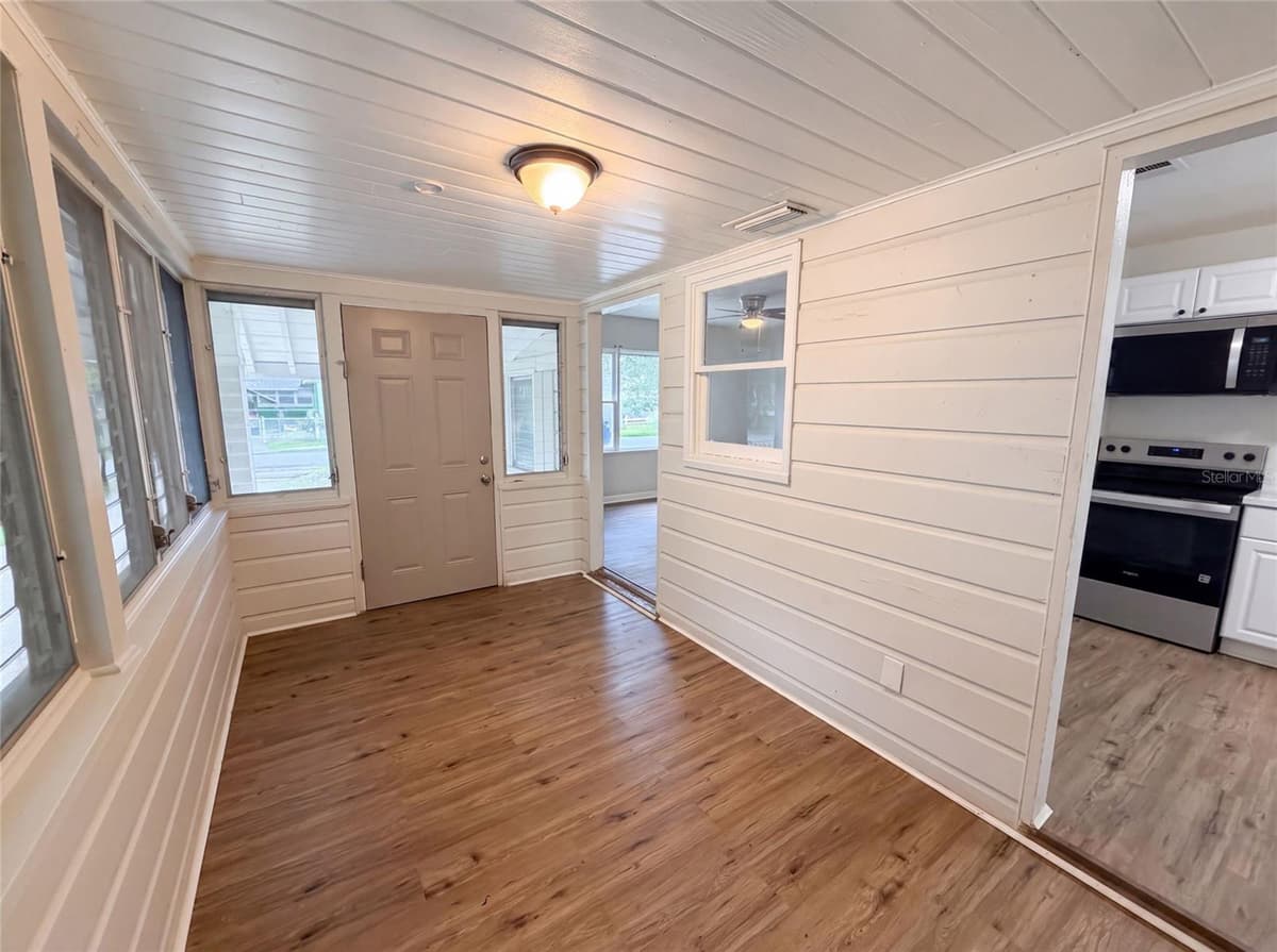 706 FLANDERS AVENUE — photo 14 of 19