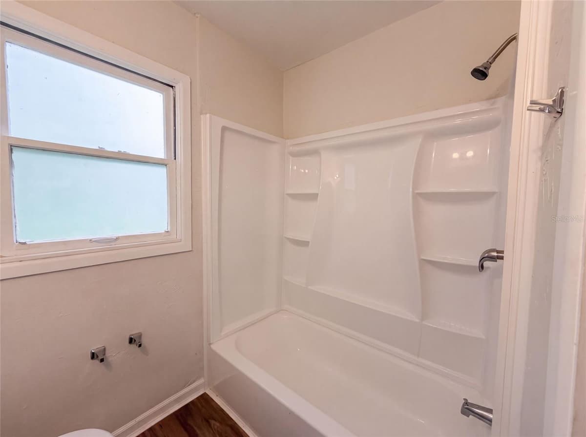 706 FLANDERS AVENUE — photo 9 of 19
