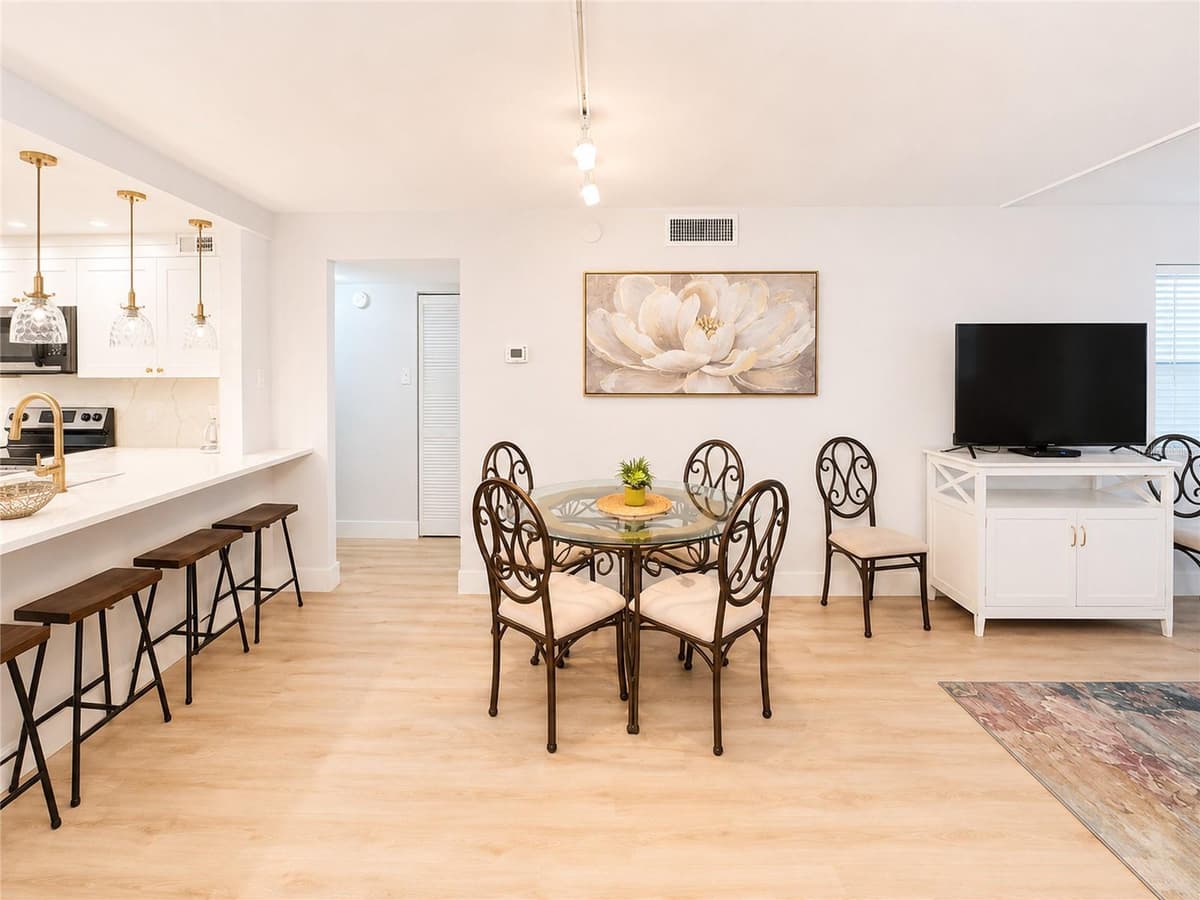 6051 SUN BOULEVARD — photo 10 of 33