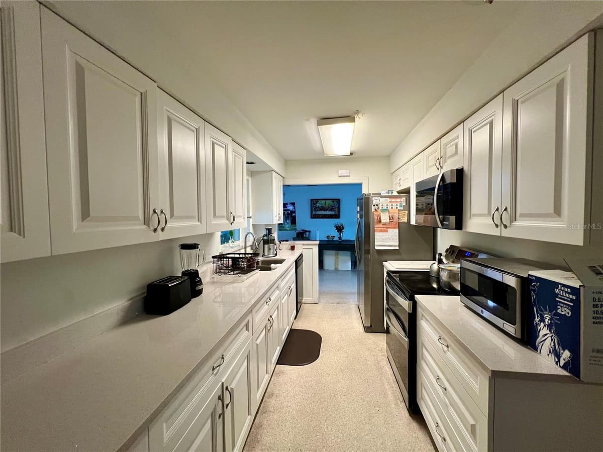3246 EAGLE STREET — photo 14 of 30