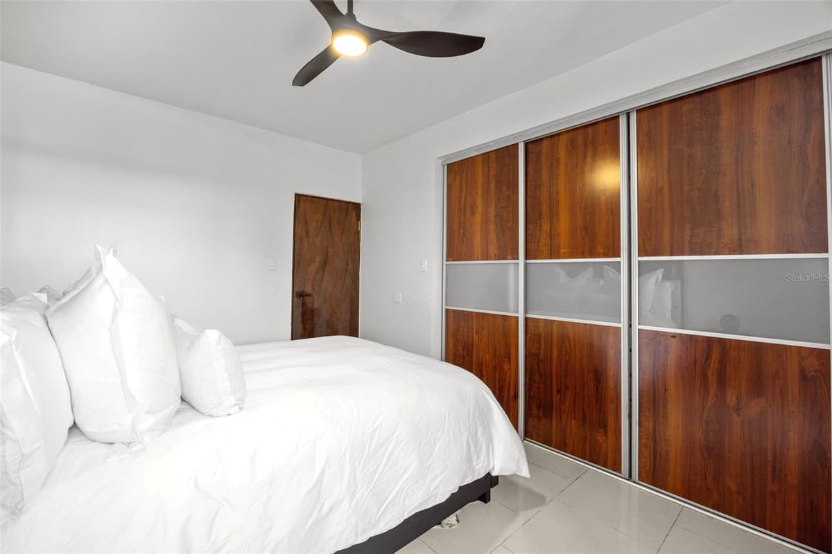420 CALLE SAN ANTONIO CONDOMINIO SAGRADO CORAZÓN — photo 14 of 17
