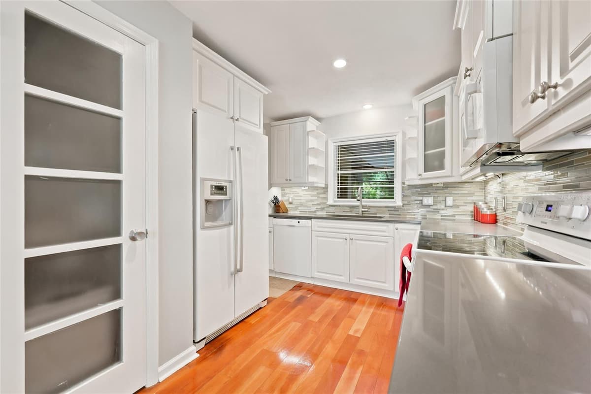 5609 34TH STREET — photo 11 of 40