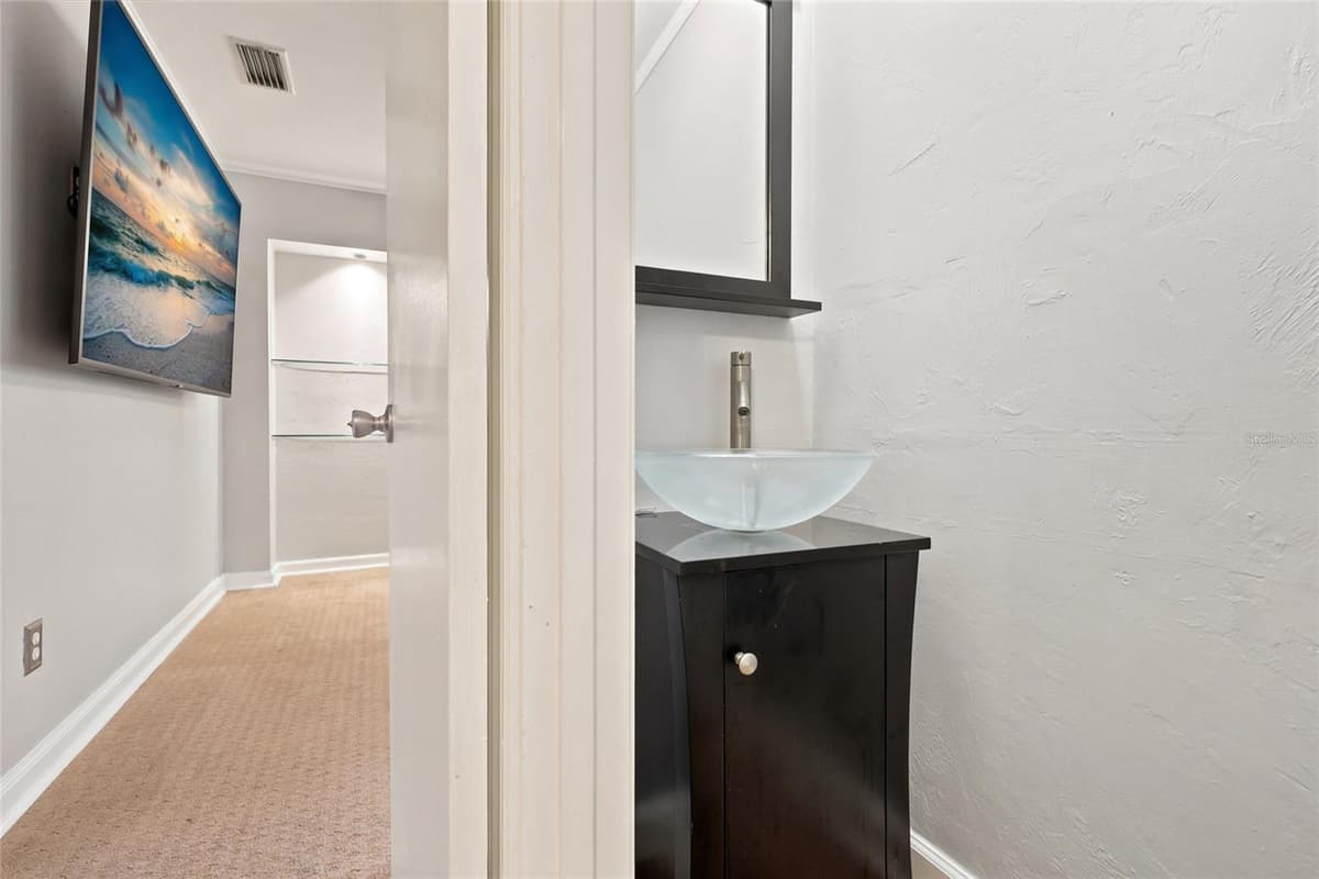 5609 34TH STREET — photo 12 of 40