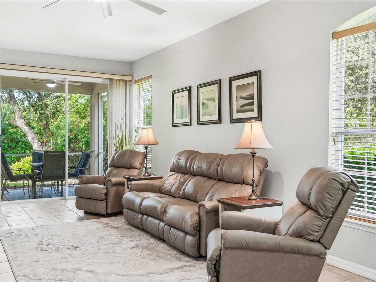 4693 WHISPERING OAKS DRIVE — photo 9 of 39