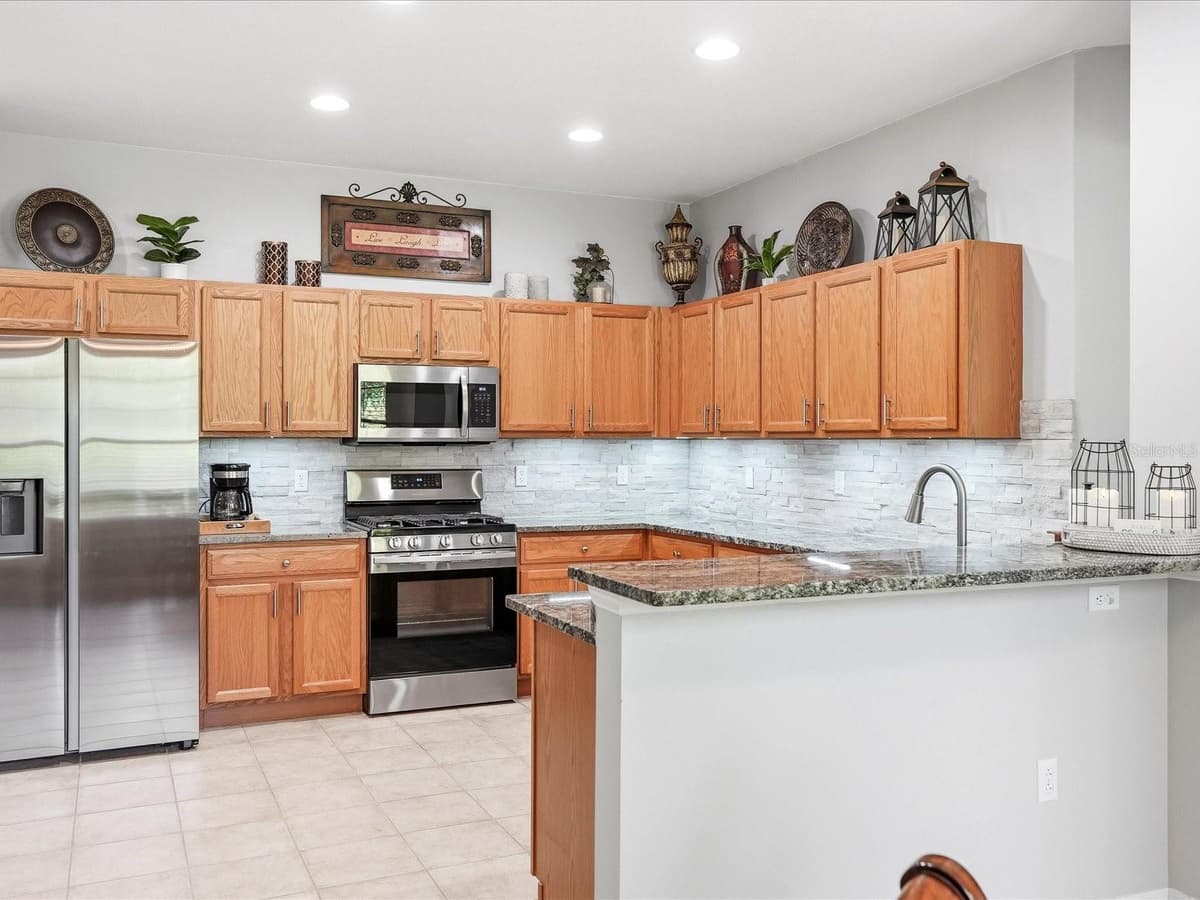4693 WHISPERING OAKS DRIVE — photo 17 of 39