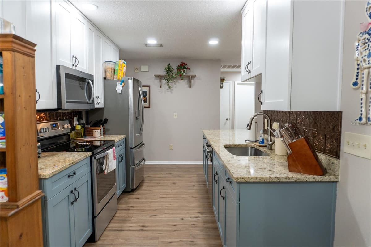 27729 GREEN WILLOW RUN — photo 16 of 37