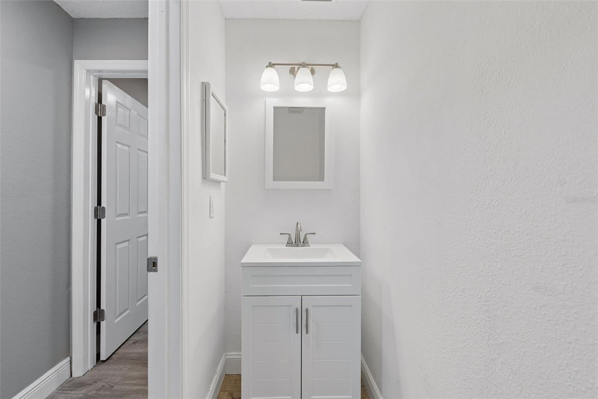 12914 LONGCREST DRIVE — photo 33 of 62