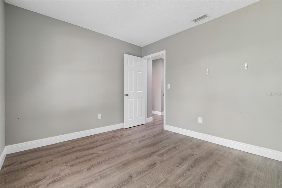 12914 LONGCREST DRIVE — photo 41 of 62