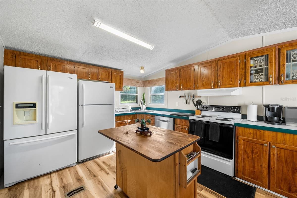 360 & 390 30TH AVENUE — photo 14 of 49
