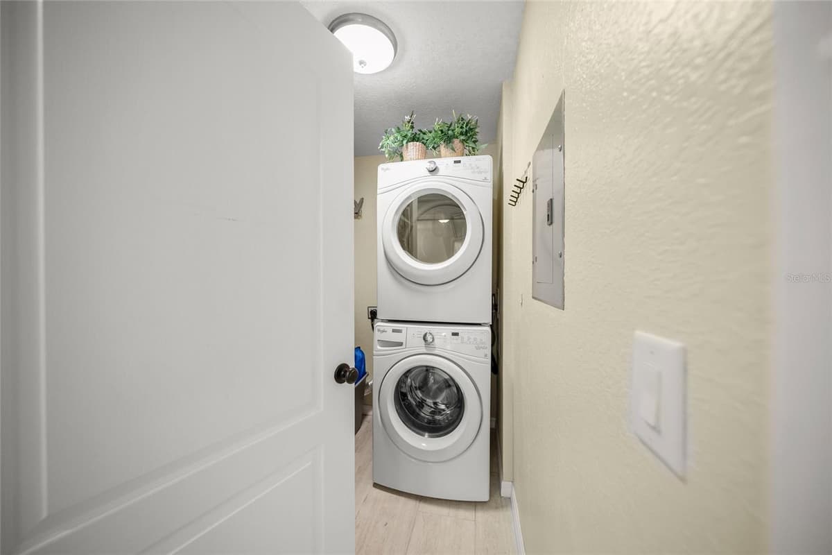 4166 CENTRAL SARASOTA PARKWAY — photo 38 of 60