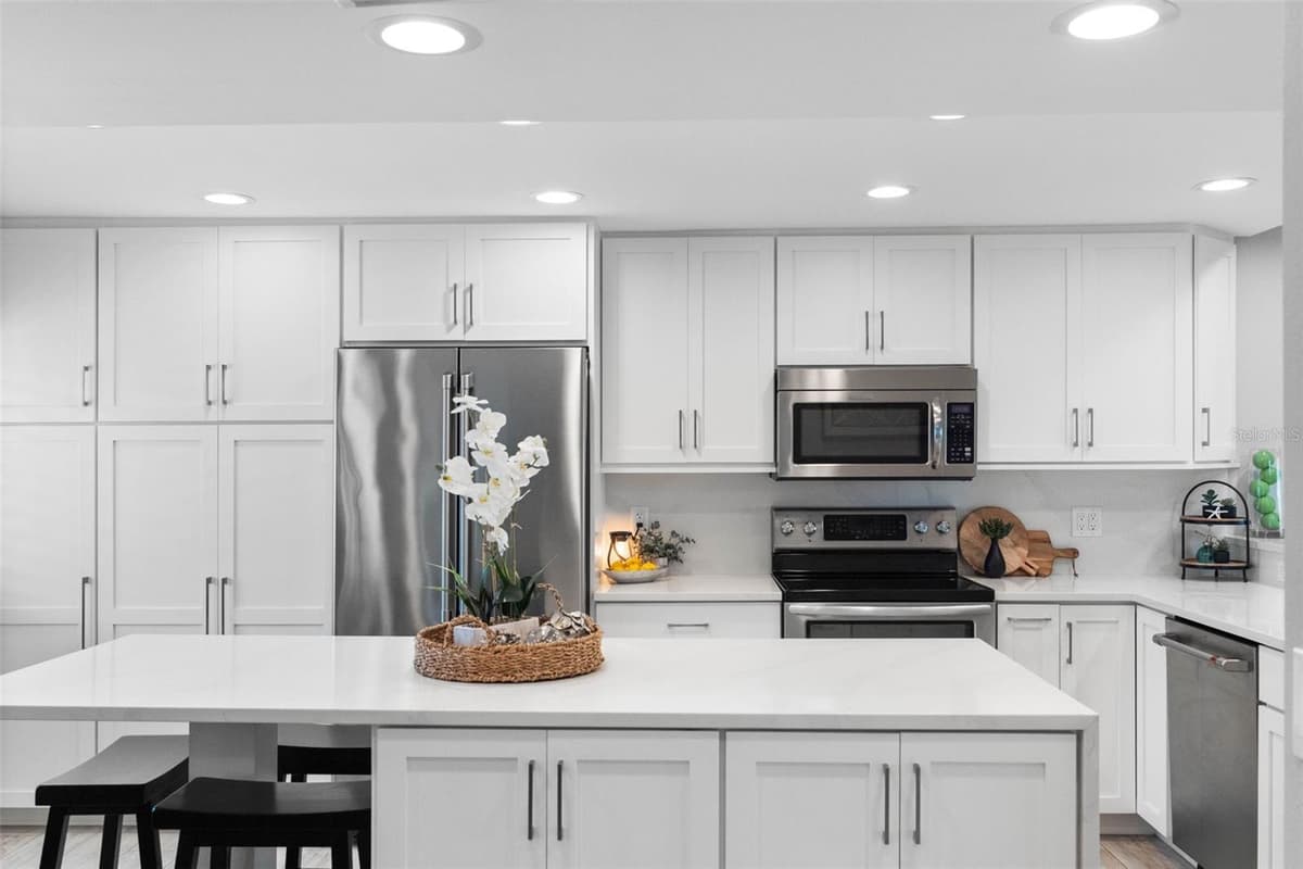 160 MARINA DEL REY COURT — photo 5 of 59