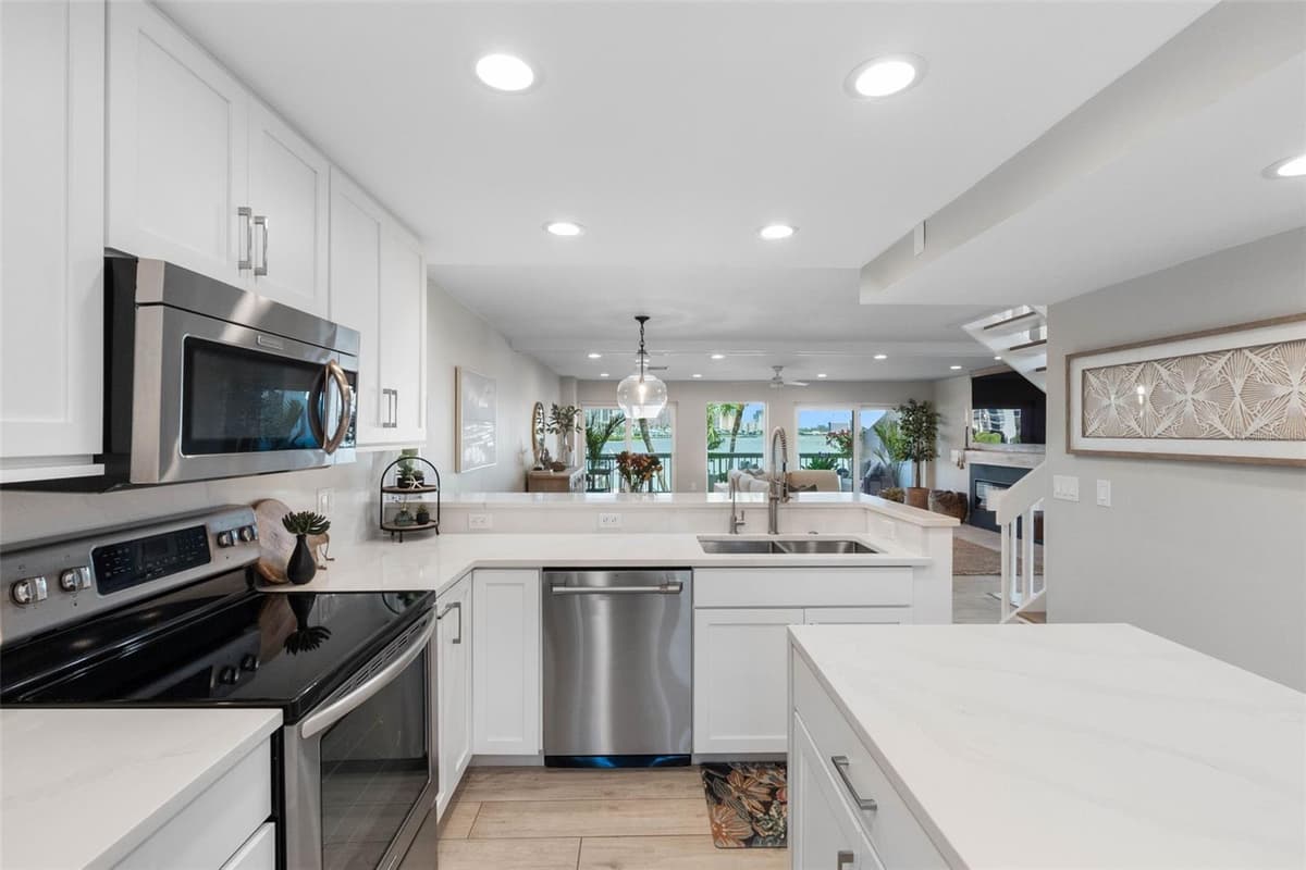 160 MARINA DEL REY COURT — photo 26 of 59