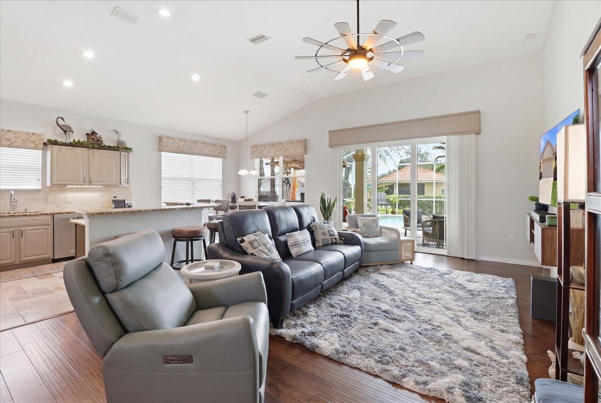 1096 DIAMOND SHORE LOOP — photo 10 of 45