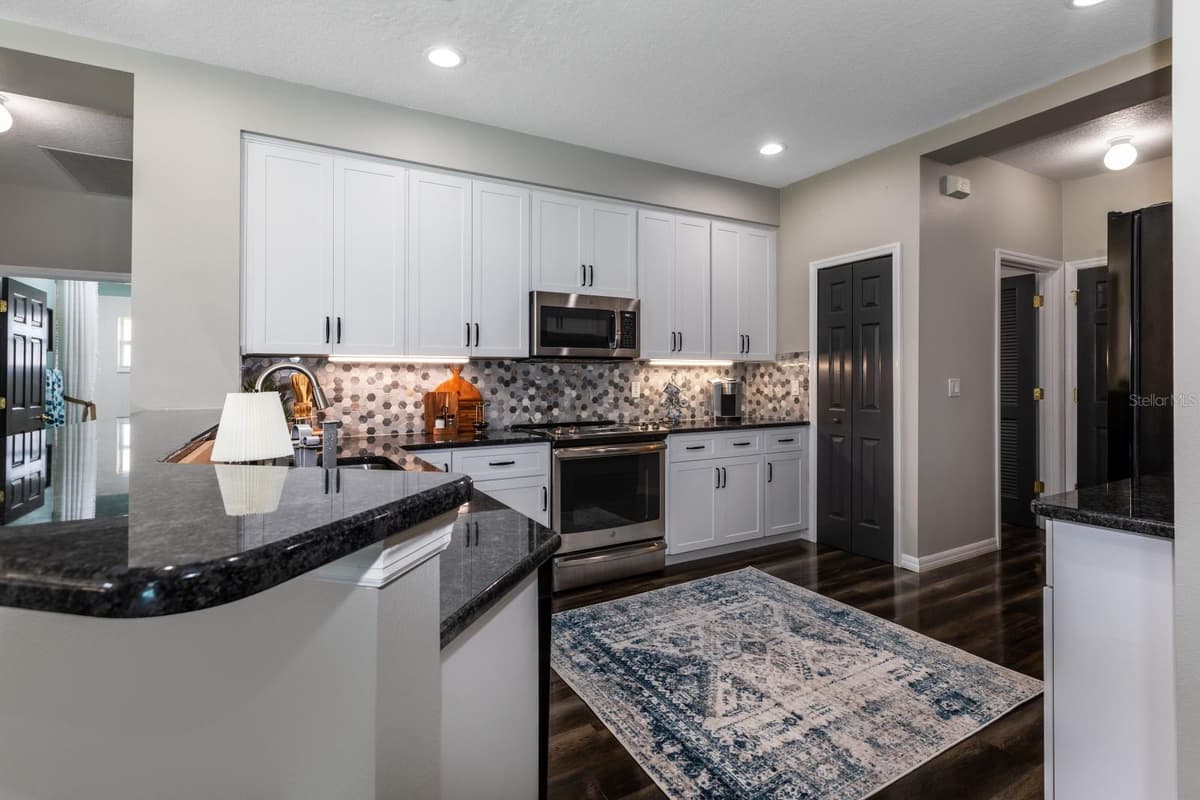 5110 RIVER EDGE LANE — photo 9 of 32