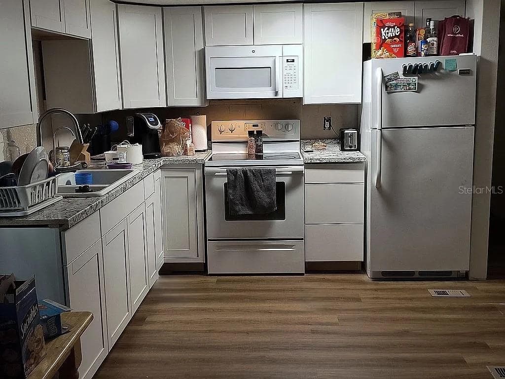 11853 CATON AVENUE — photo 22 of 24