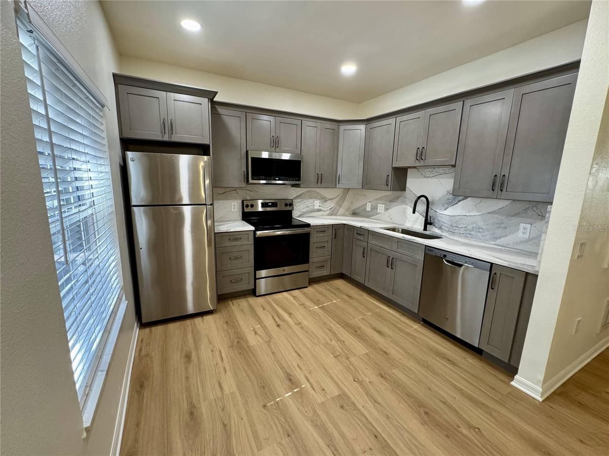 7702 PLANTATION CIRCLE — photo 9 of 28