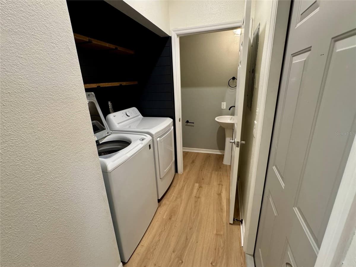 7702 PLANTATION CIRCLE — photo 6 of 28