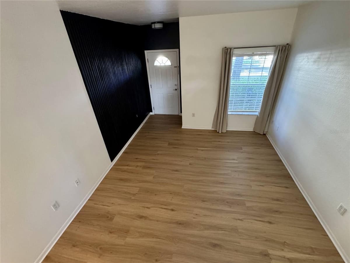 7702 PLANTATION CIRCLE — photo 4 of 28
