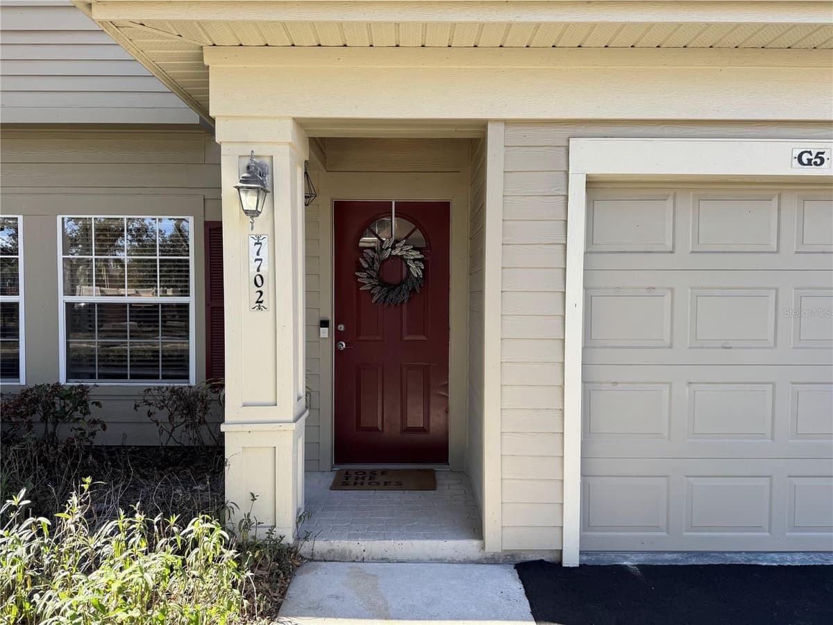 7702 PLANTATION CIRCLE — photo 2 of 28