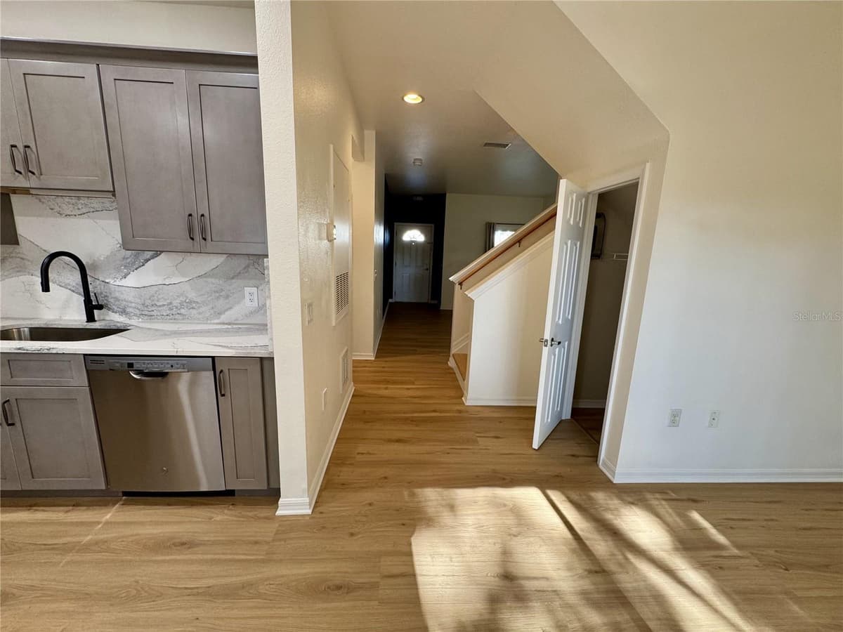 7702 PLANTATION CIRCLE — photo 11 of 28