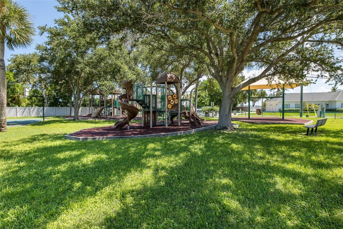 2501 BAY BOULEVARD — photo 44 of 46