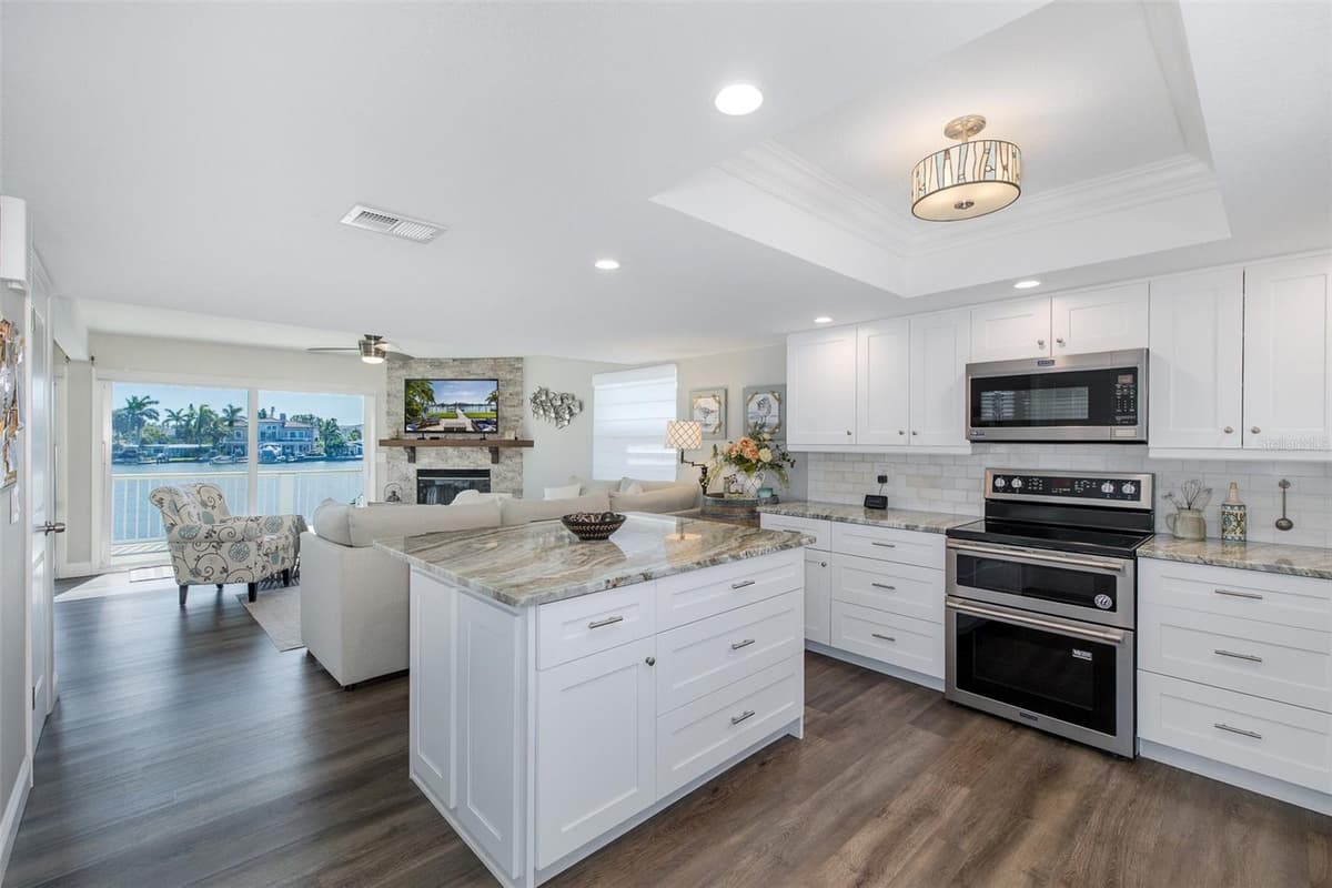 2501 BAY BOULEVARD — photo 6 of 46