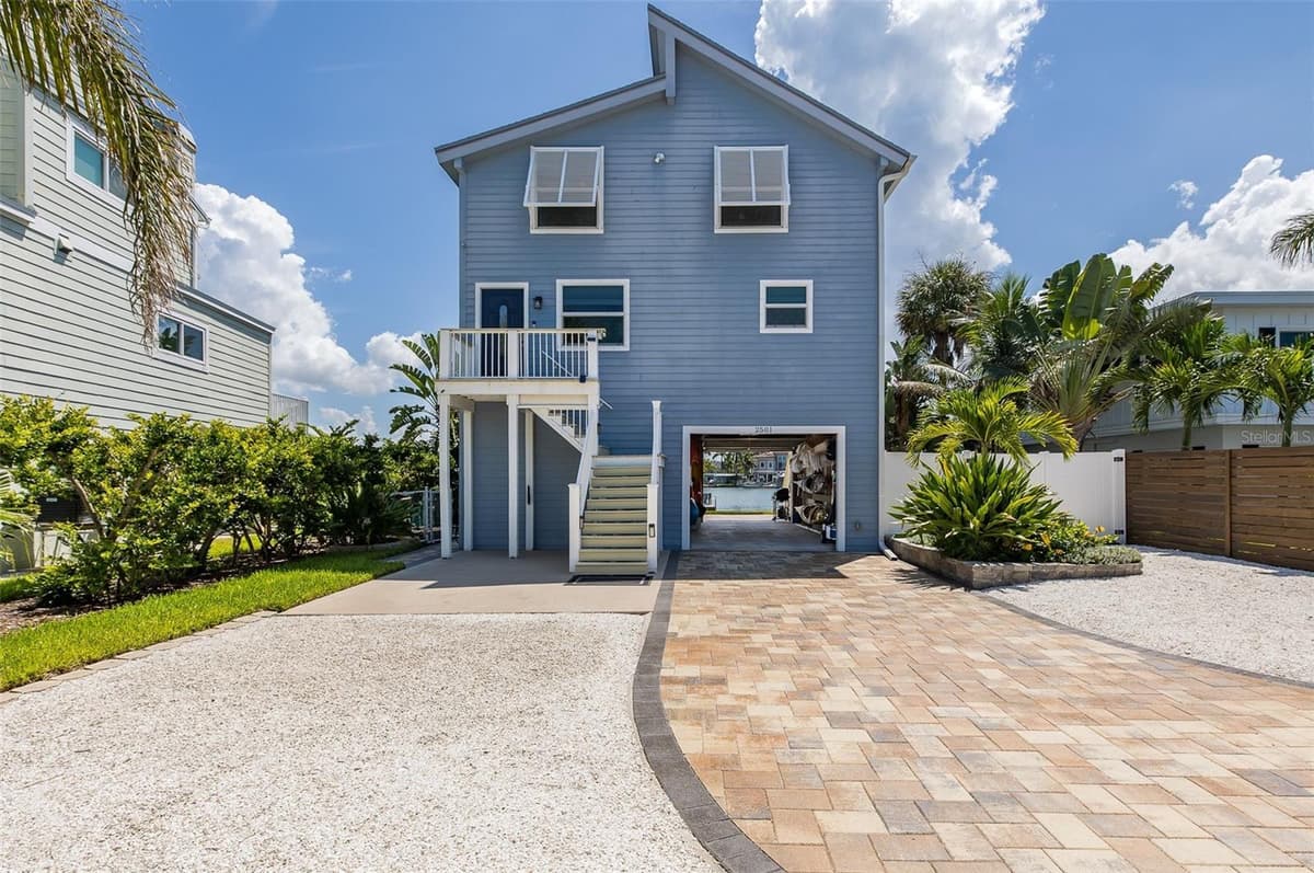 2501 BAY BOULEVARD — photo 2 of 46