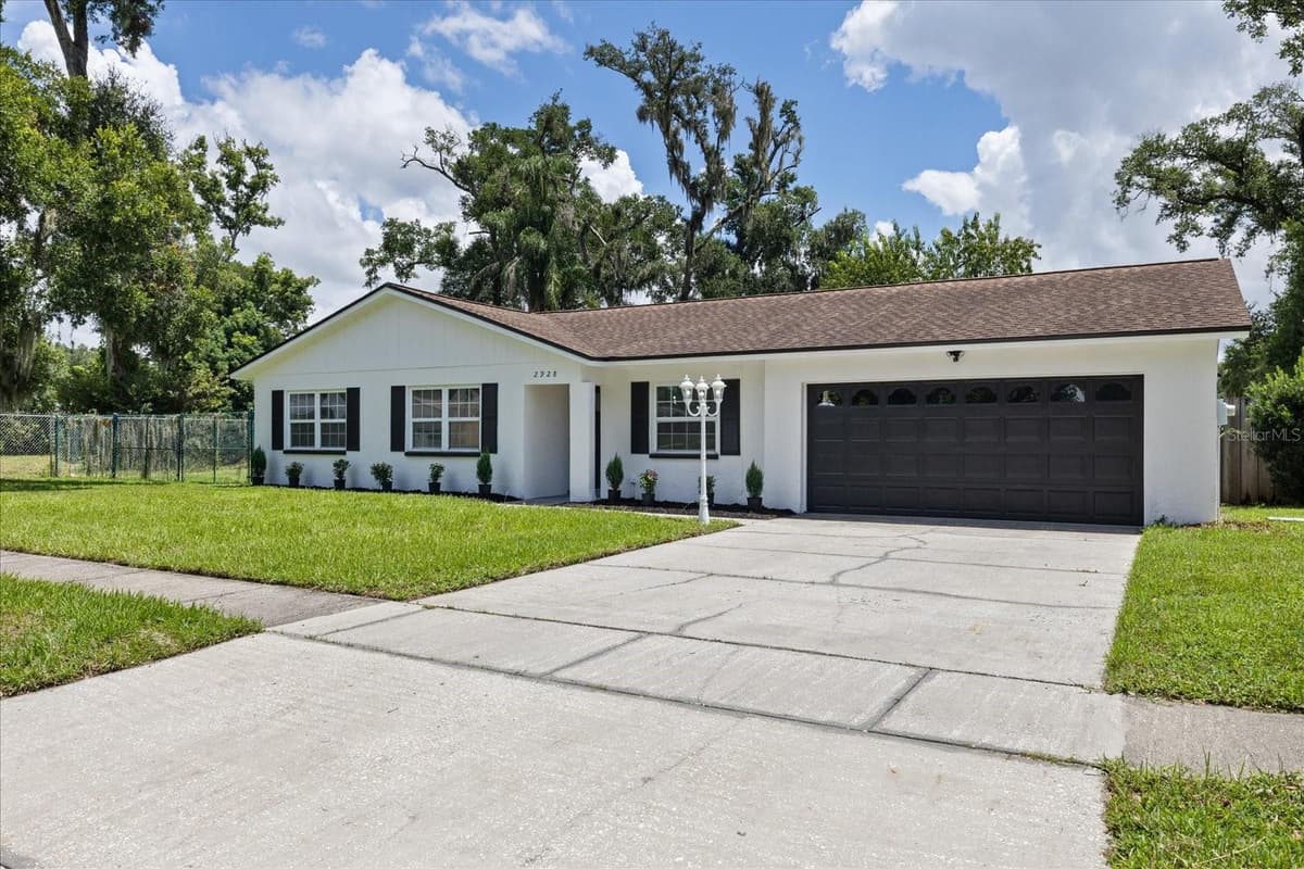 2928 FOREST CIRCLE — photo 3 of 58