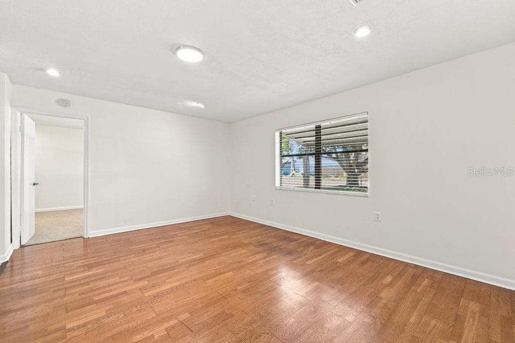 7810 CHAPEL AVENUE — photo 18 of 94