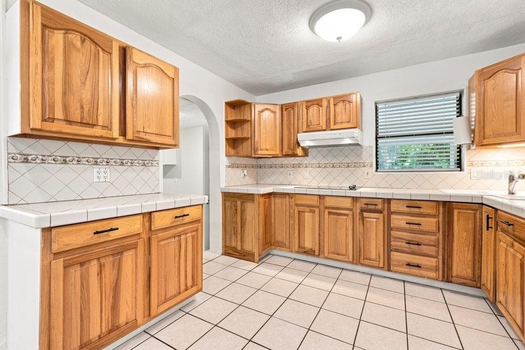 7810 CHAPEL AVENUE — photo 12 of 94